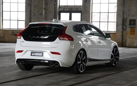 HEICO SPORTIV Volvo Tuning V40 (525) mit schwarzen Streifen, Heckansicht (1)