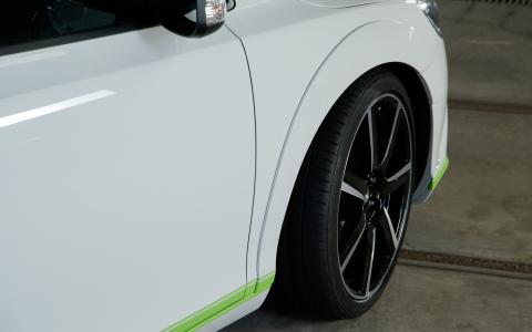 HEICO SPORTIV Volvo Tuning V40 (525) Detail green HEICO stripes (2)