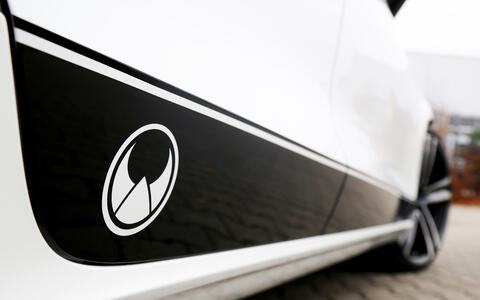 HEICO SPORTIV Volvo Tuning V60 (225) Detailansicht schwarzer HEICO Streifen (1)