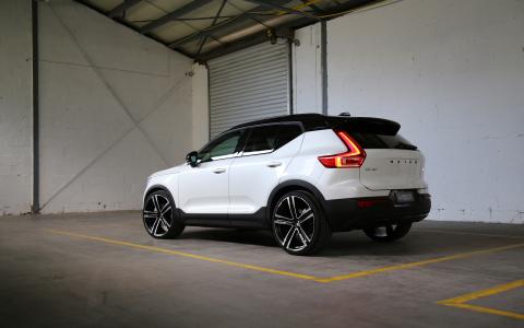 HEICO SPORTIV Volvo XC40 (536) Heckansicht mit VOLUTION V. 22" (2)