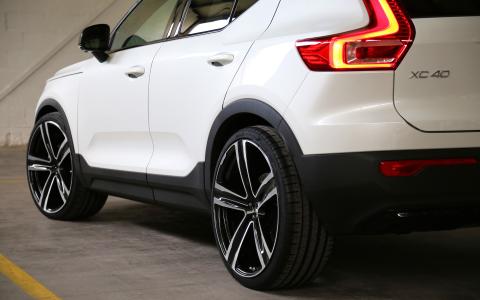 HEICO SPORTIV Volvo XC40 (536) Heckansicht mit VOLUTION V. 22" (3)