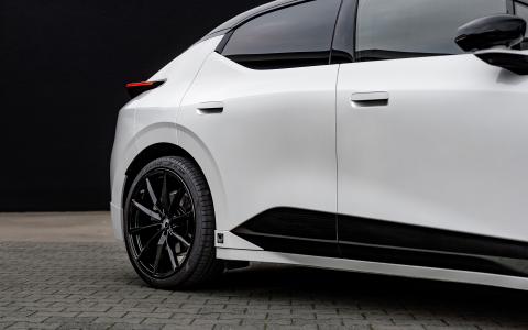 Lynk & Co 02 - HEICO SPORTIV Studie Bodykit (4)